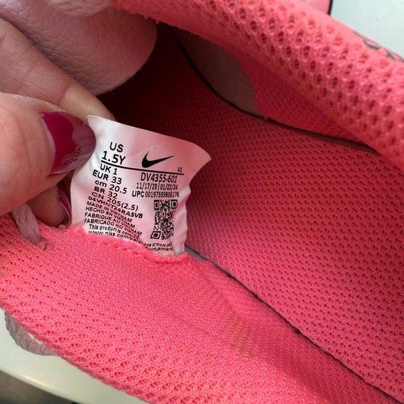 Nike Girls’ Tiempo Legend 10 Club Cleats - Picture 8 of 9